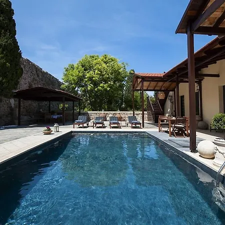 Fluvian Villa *