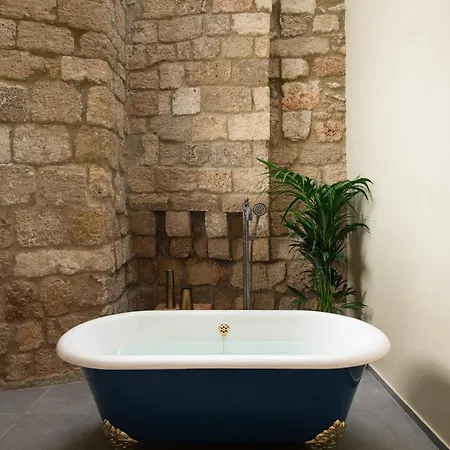 Fluvian Villa *